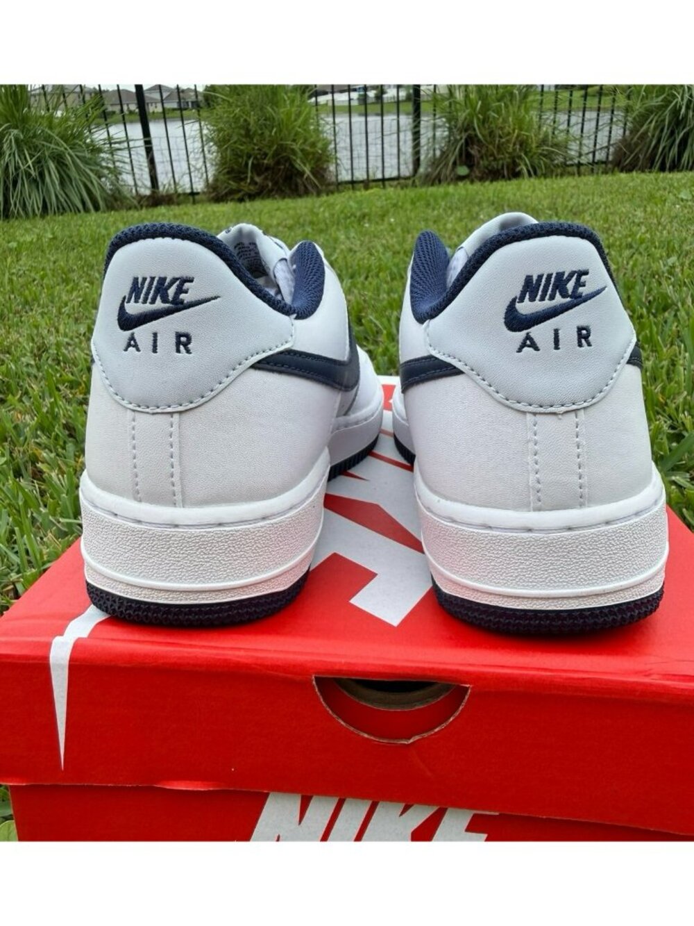 6.5Y | 8 WOMEN'S NIKE AIR FORCE ONE 1 AF1 WHITE / NAVY FV5948-104 SNEAKERS LOW - Picture 5 of 9